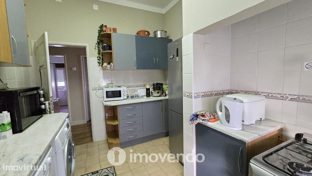 Prédio urbano, com três T4 e garagem, em Asseiceira, Tomar
