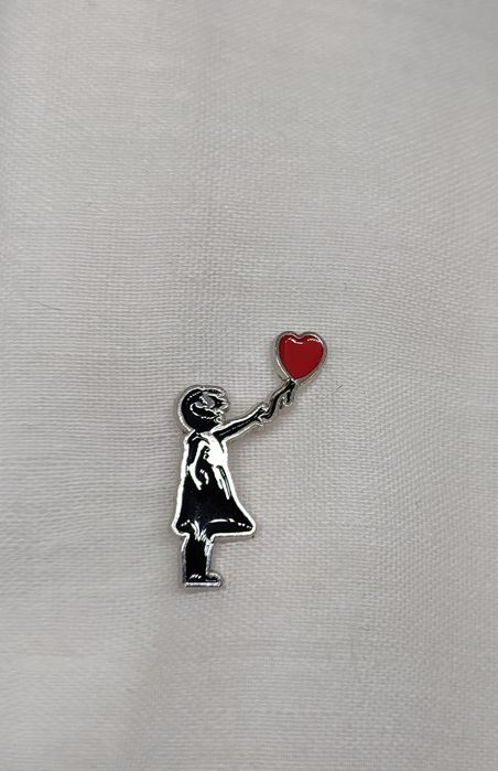 BANSKY kultową broszka