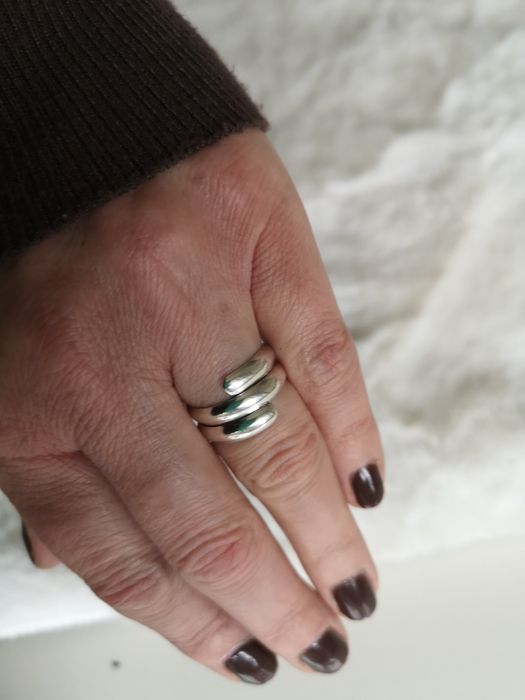 artystyczny pierścionek spirala srebro