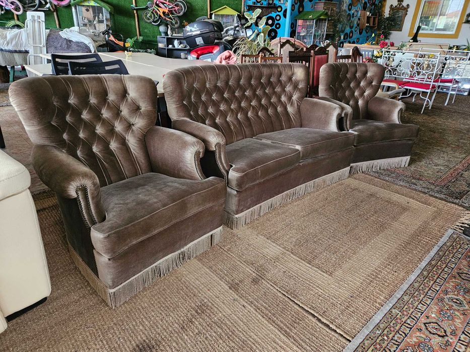 Sofá antigo de dois lugares em veludo - Sem qualquer zona rasgad