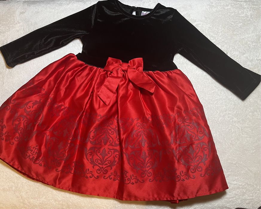 Святкова сукня з гарними візерунками 86 розмір (12міс-18міс)