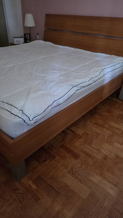 Cama King Size 190x200 em Madeira + Estrado – Bom Estado