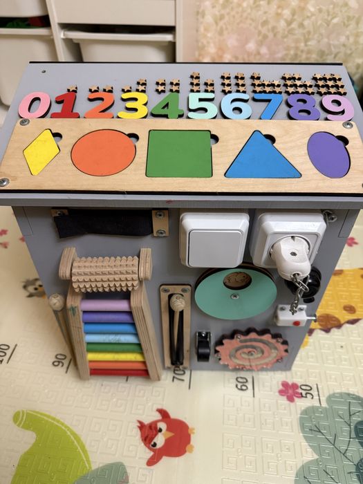 Бізі будиночок для дитини