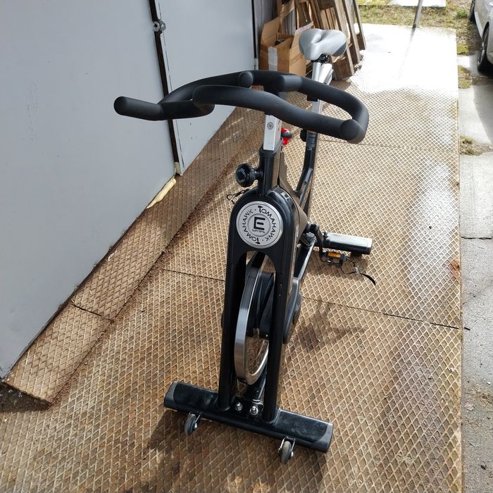 Rower spiningowy Tomahawk E-series, Koło 18 kg