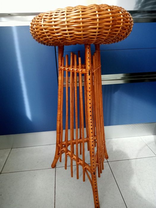 Плетёная подставка для цветов этажерка гусь садовый корзина