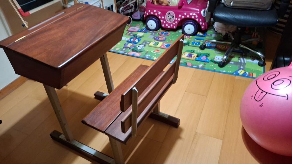 VENDO!! Secretária de Madeira Infantil - Ideal p/ Estudos ou Decoracao