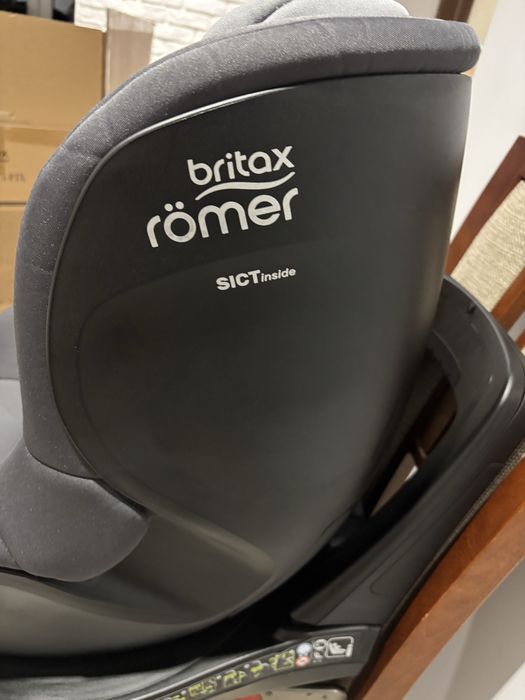 Fotelik obrotowy z baza- Britax Romer Dualfix M i Size Midnight grey