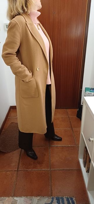 Sobretudo camel em fazenda lã