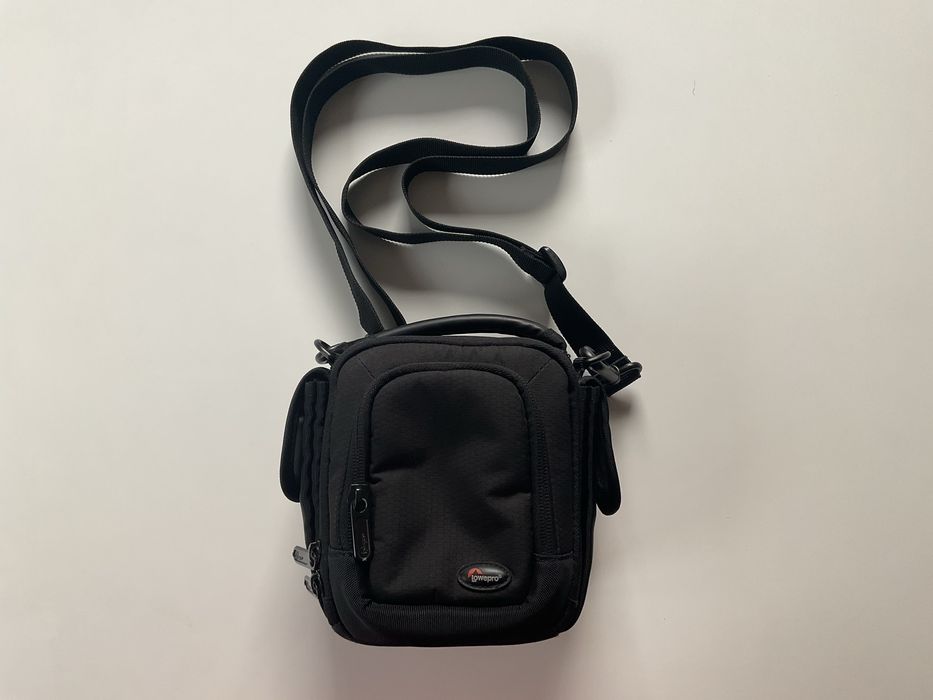 Sprzedam małą torbę fotograficzną Lowepro Clips 100