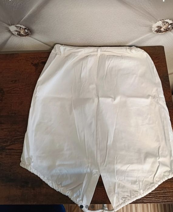 Włoska spódnica biała asymetryczna