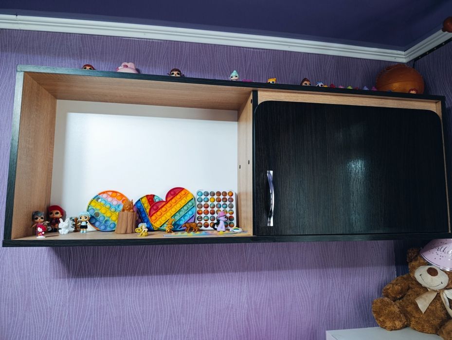 Продам стіл та навісну тумбу