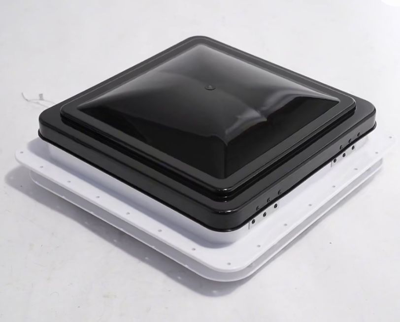 Okno dachowe przyczepa kamper