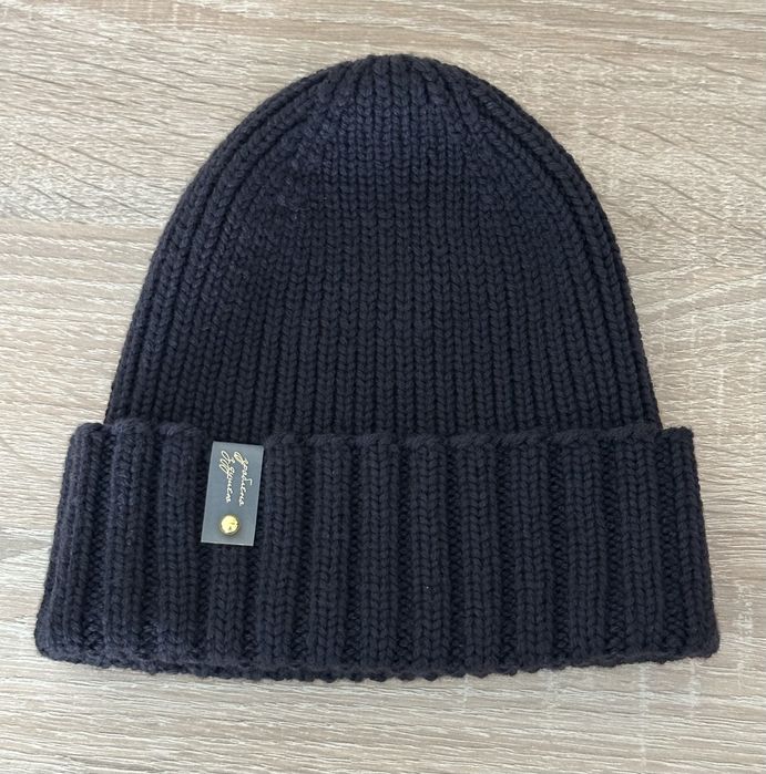 Шапка вязанная мужская черная ручной работы из премиальной пряжи