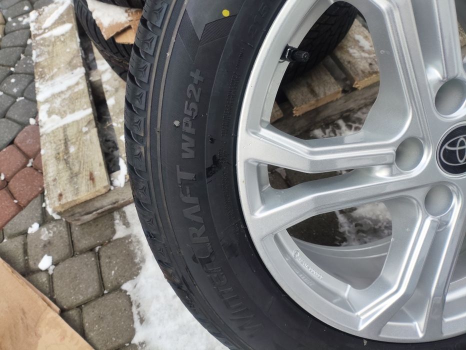 Nowe koła zimowe z czujnikami tpms 215/60/17 toyota ch-r corolla cross