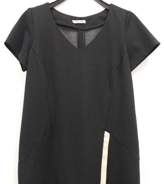 Czarna sukienka w kropki 44