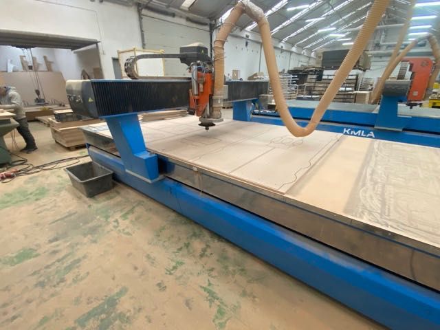 Bramowy Ploter Frezujący 2160 CNC Kimla 3 osie Pole robocze 210X600cm