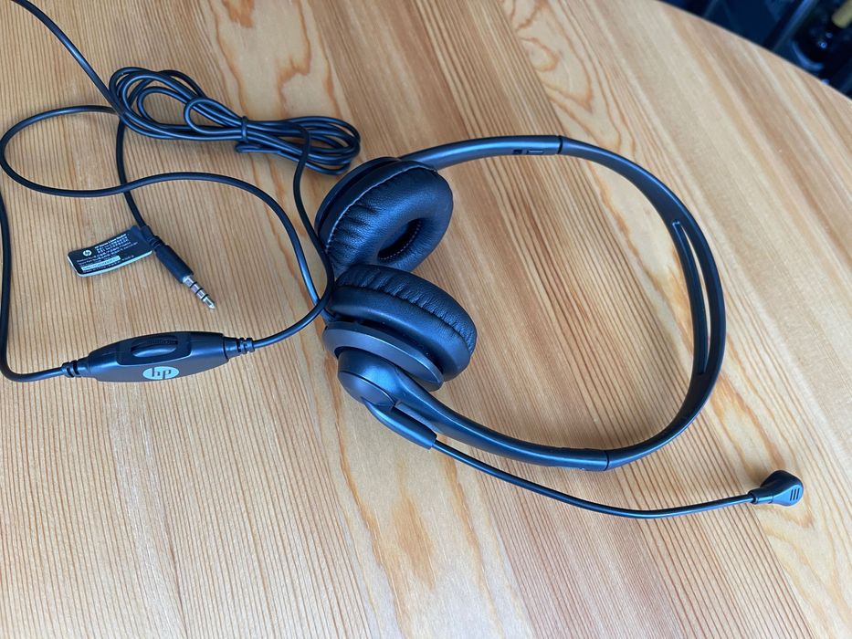 HP Headphones with Mic