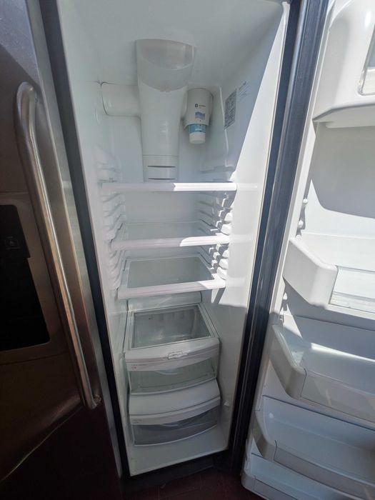 Frigorífico Americano GE Side-by-Side Inox (Para Peças ou Reparação)