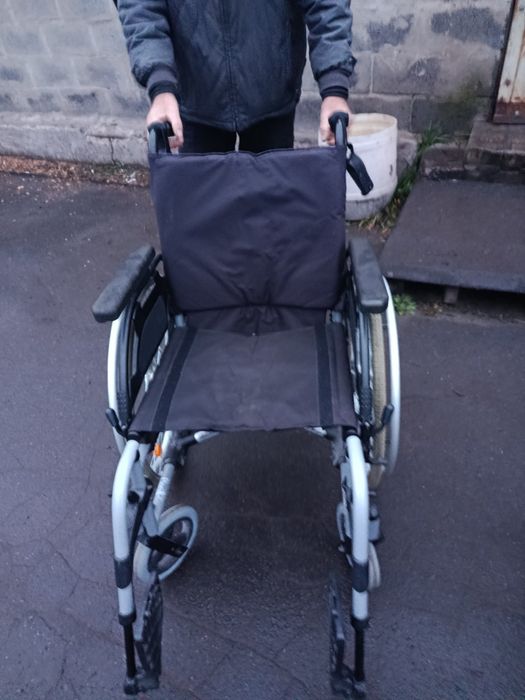 Продам инвалидную коляску б у