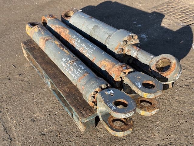 LIEBHERR LR 634  komplet siłowników do ładowarki gąsienicowej