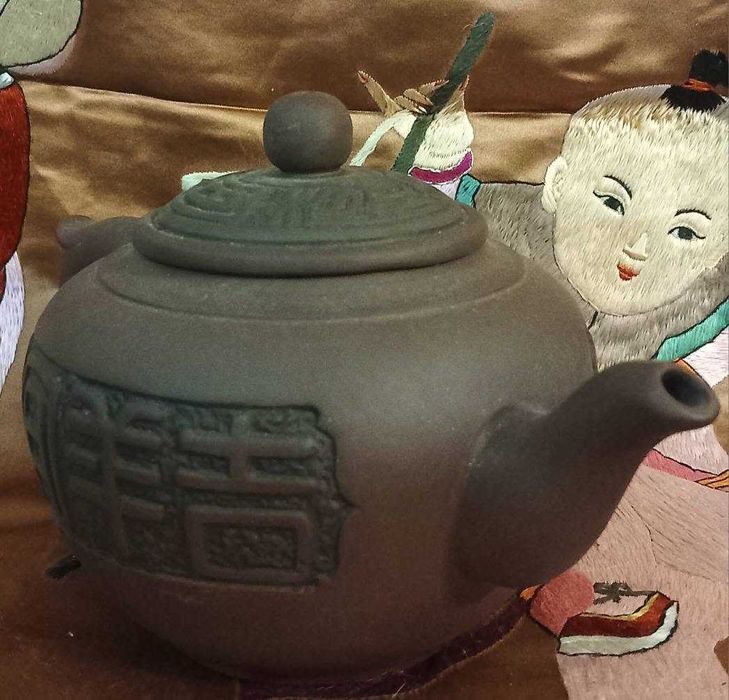 Disponível, Bonito Set de Chá, em Cerâmica Chinesa, encontra-se em muito bom estado.