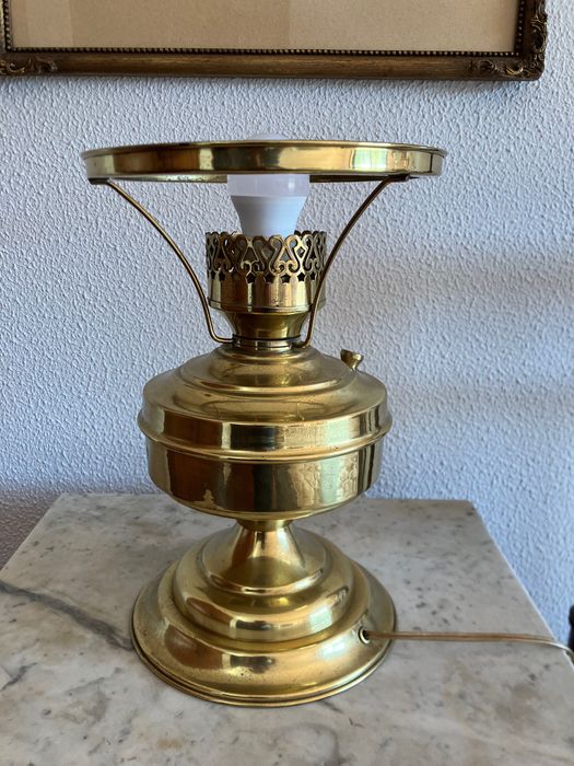 Candeeiro dourado436547136195799044