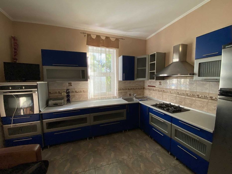 Продаєься 2- поверховий  будинок. Лариса