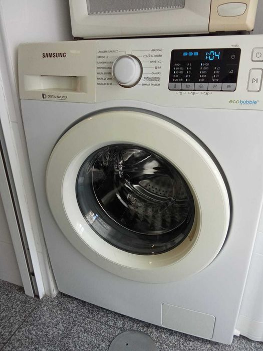 Máquina de Lavar Roupa Samsung EcoBubble – 8kg – Como Nova