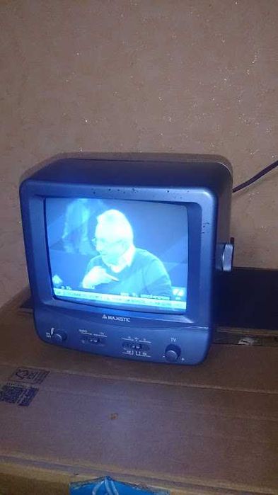 продам міні-телевізор MAJESTIC чорно-білий 12 вольт