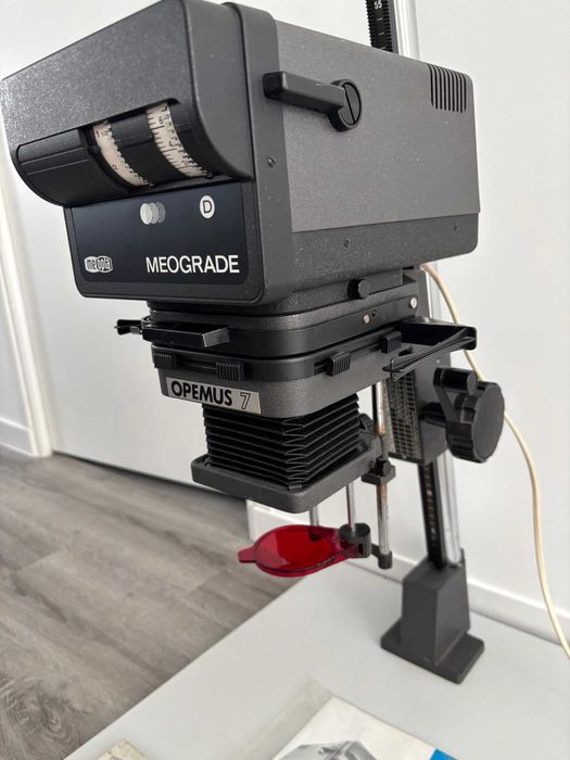 Estúdio de fotografia analógica e máquina Nikon F80