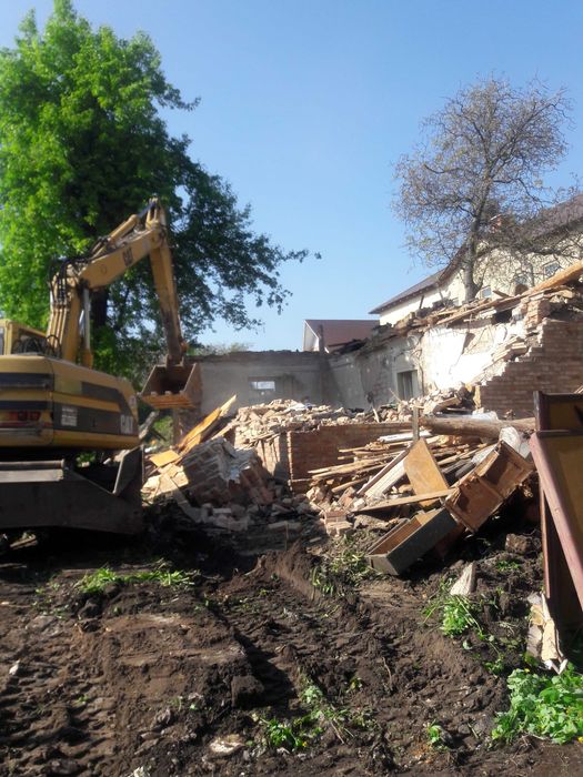 Демонтажні Роботи Демонтаж, розбирання будинків, знесення будівель