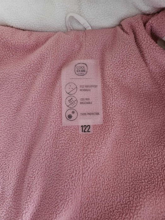 Kurtka zimowa z kapturem dla dziewczynki rozm. 122