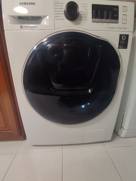 Máquina de lavar e secar roupa Samsung