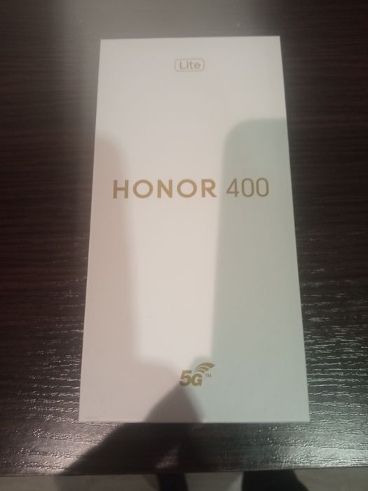 Nowy nie włączony Honor 400