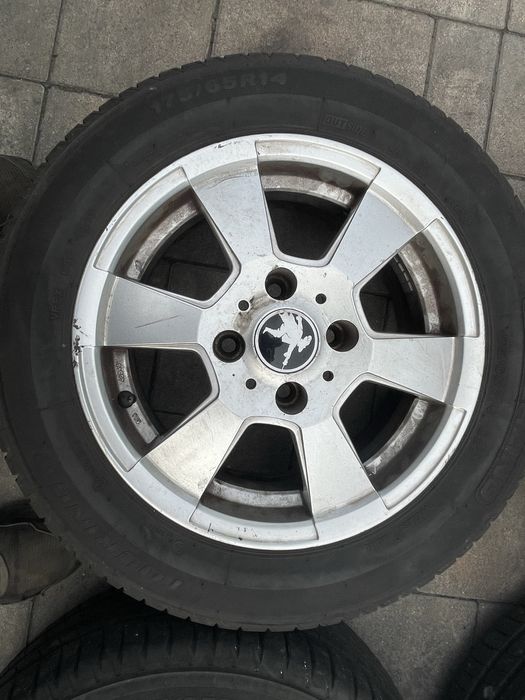 Sprzedam komplet  kół  letnich