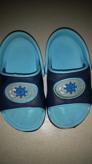 Klapki rozmiar 24 dwie pary