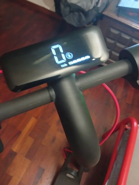 Trotinet navee v25