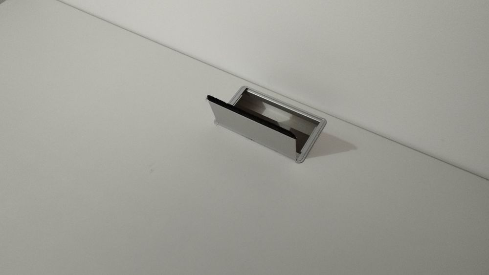Mesa de escritório espaçosa