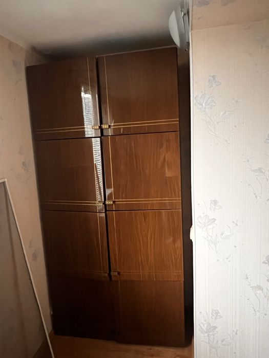 Віддам старі меблі