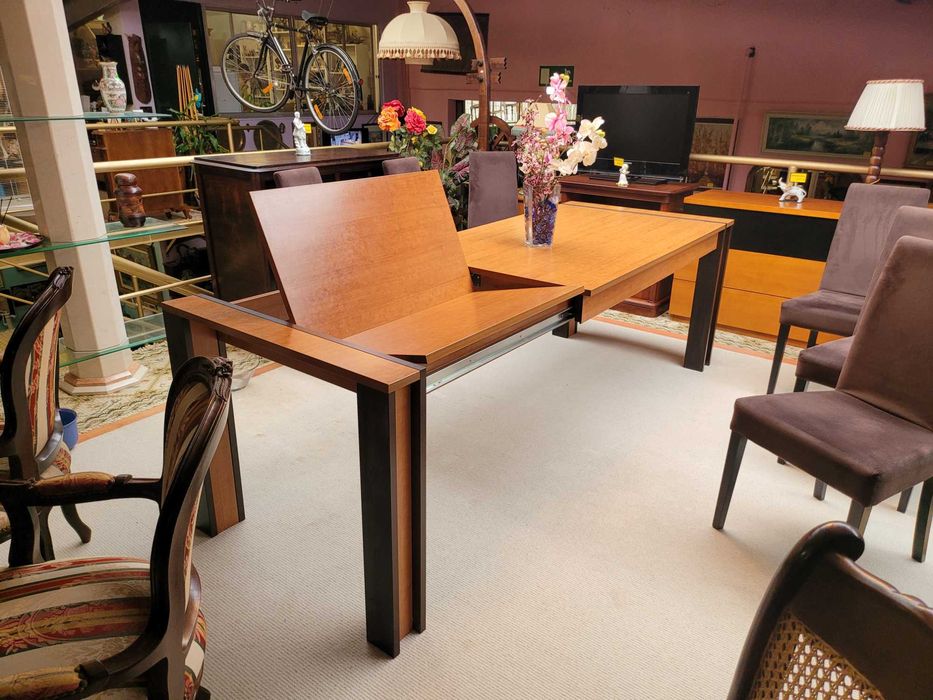 Solid Wood Table – Extendable – Very Good Overall Condition – Table Only64584264407299123