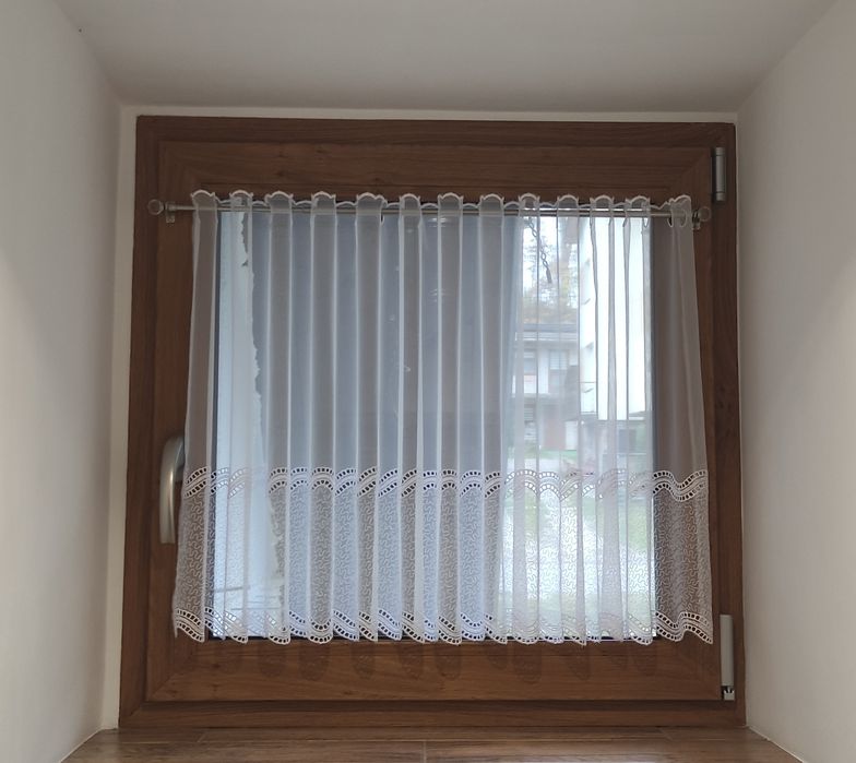 Karnisz zazdroska firanka