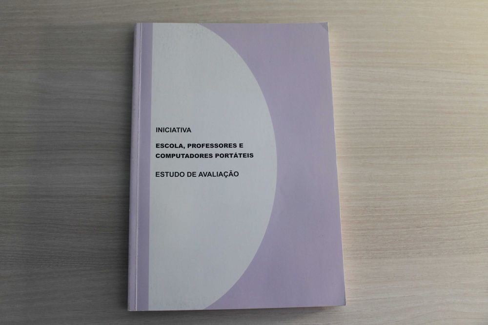 Livros antigos sobre arte e internet