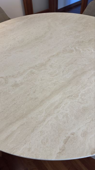 Mesa de jantar EM MARMORE de até 8 lugares