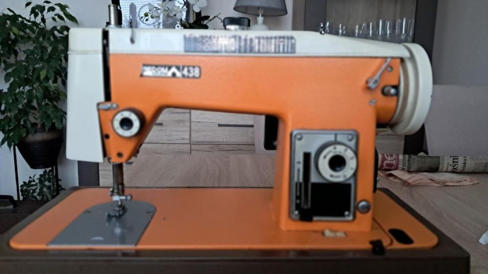 Maszyna do szycia walizkowa