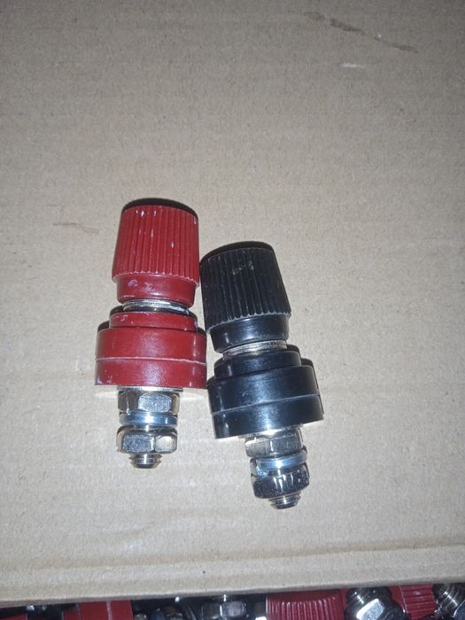 Роз'єм банан      .