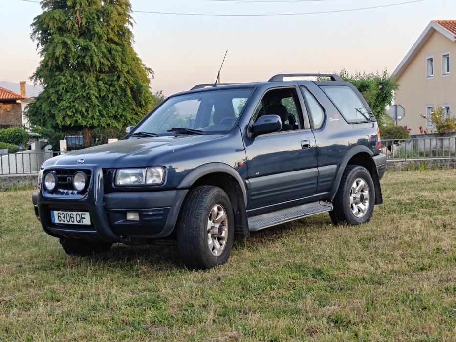 Opel Frontera B RS (com 2 kits de pneus)