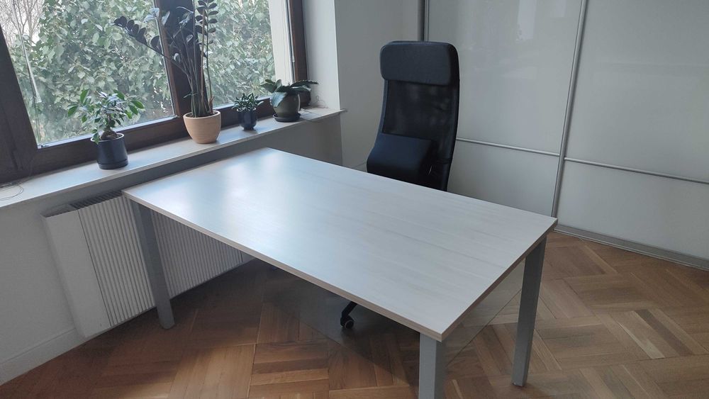 Biurko 160 x 80 jasne dąb craft, szary stelaż