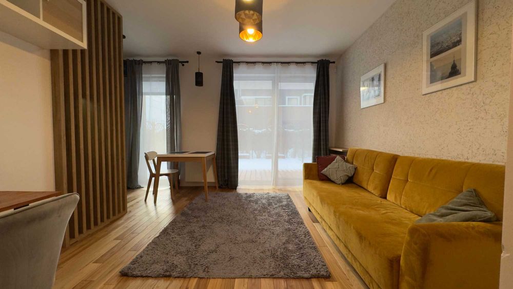 Słoneczna Kawalerka (z ogródkiem 30m2 i tarasem)