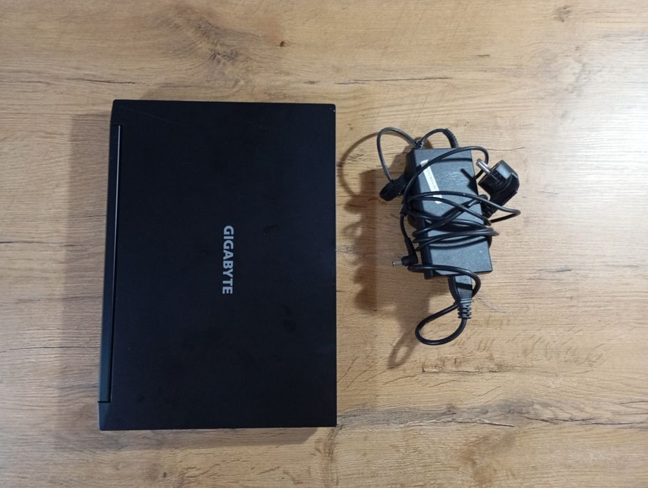 Gigabyte G5 KD / RTX 3060 / 144Hz + podstawka chłodząca Redragon (Potrzebuje szybko sprzedać)