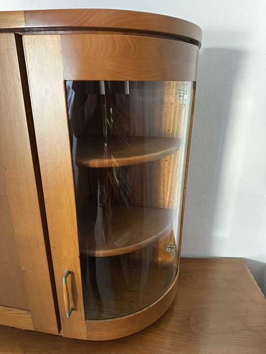 Móvel de canto em Madeira e porta de vidro